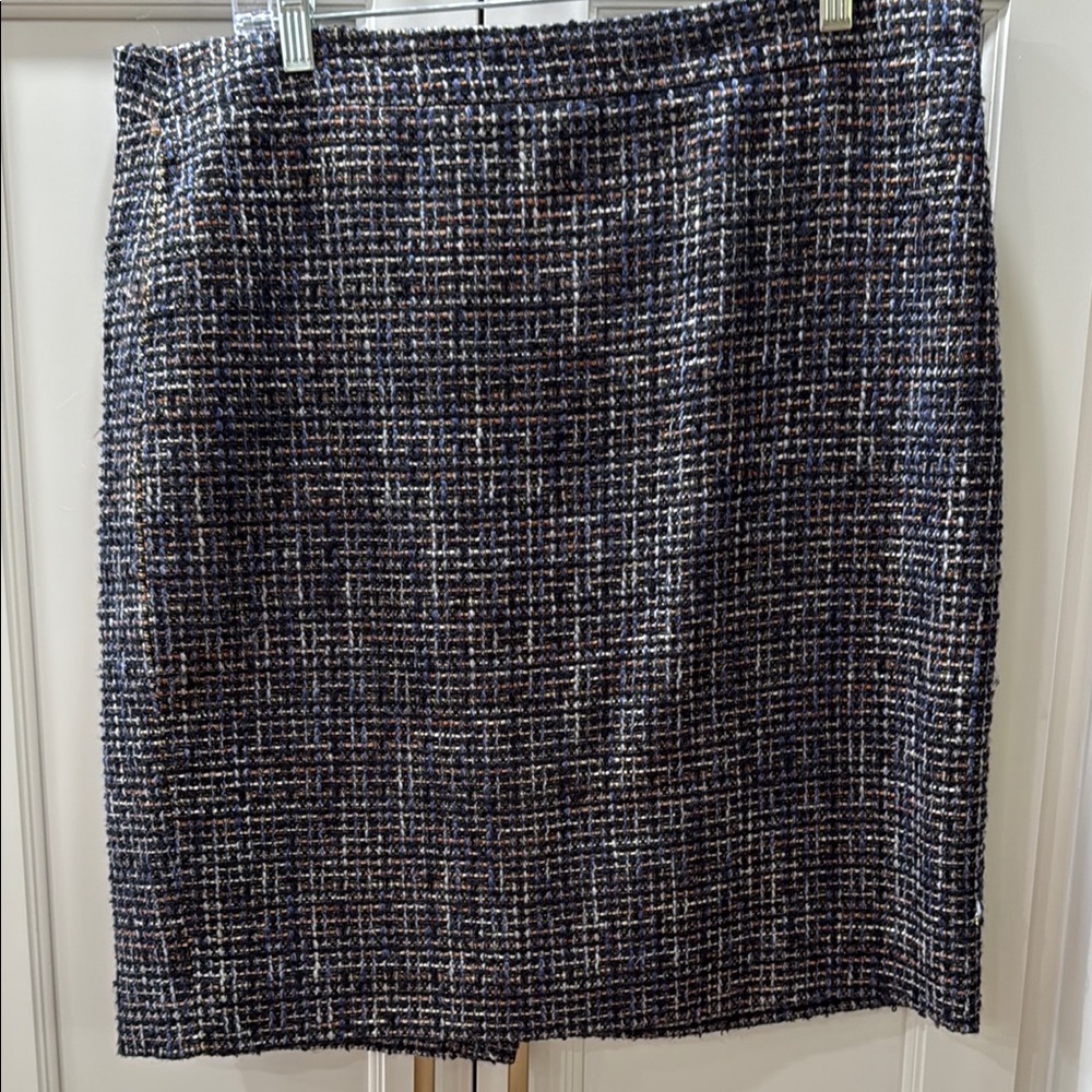 J Crew Elegant Tweed Pencil Skirt in Black and White with a bit of shimmer sz 14